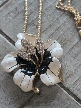 NWT Betsey Johnson Gold-Tone Black & White Floral Pendant Brooch Necklace